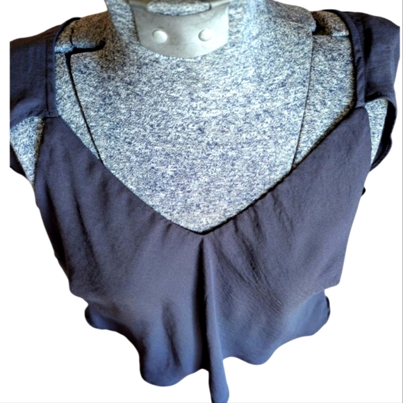 Future Collective NWT Flowy Flutter Sleeve Blouse Sz M - Picture 7 of 9